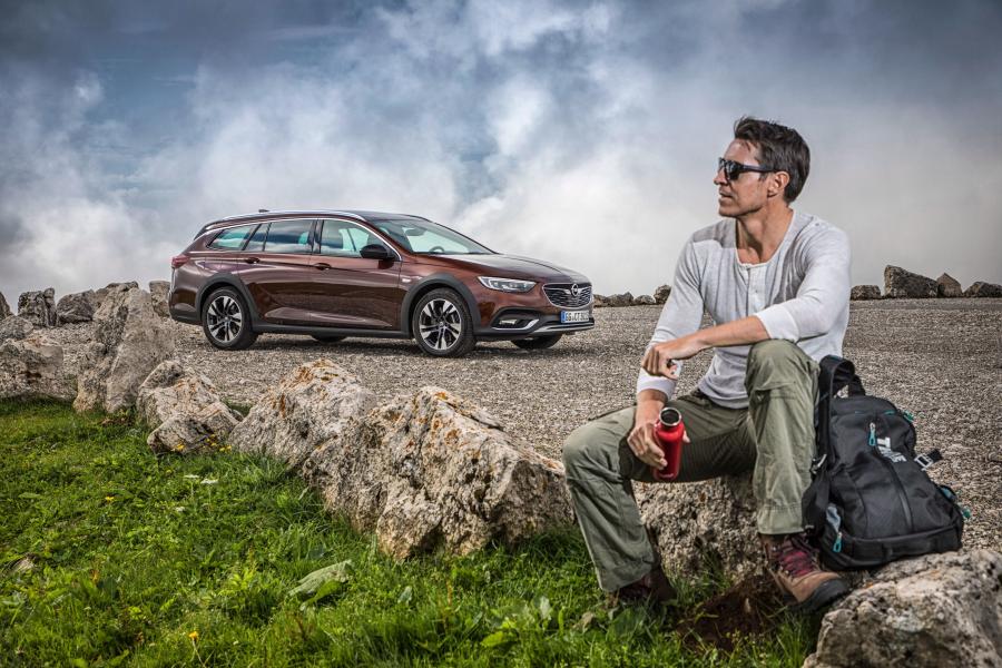  Opel Insignia Country Tourer Turbo D 4x4 Exclusive 2017 года  (фото 15 из 42)